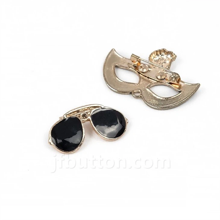 Animal Brooches Costume Jewelry